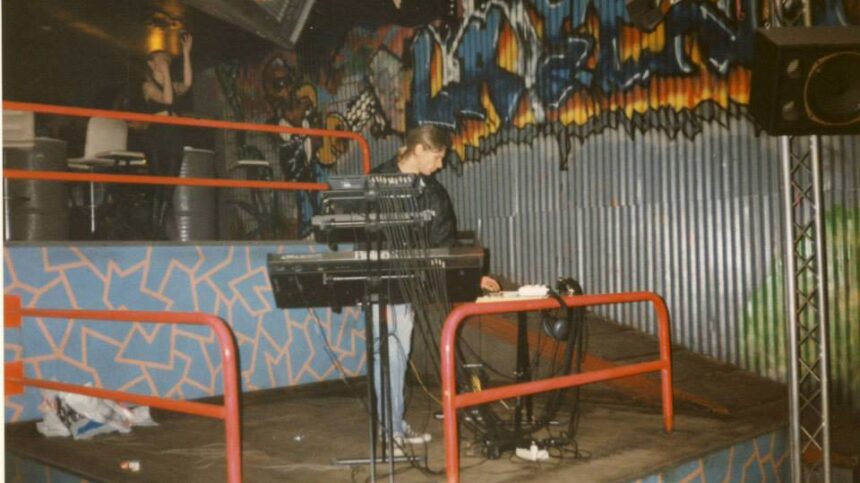 roel-butzen-saw-dark-distorted-signals-drop-rave